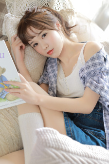 宋雨琦乳液头突出图片